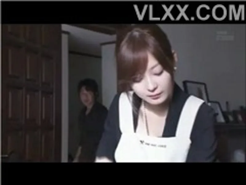 Anh xã đi công chuyện, bà xã ở nhà bị anh rể cưỡng hiếp